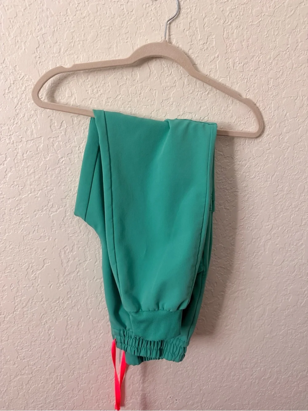 Figs Rafaela top XS and Uman relax joggers M